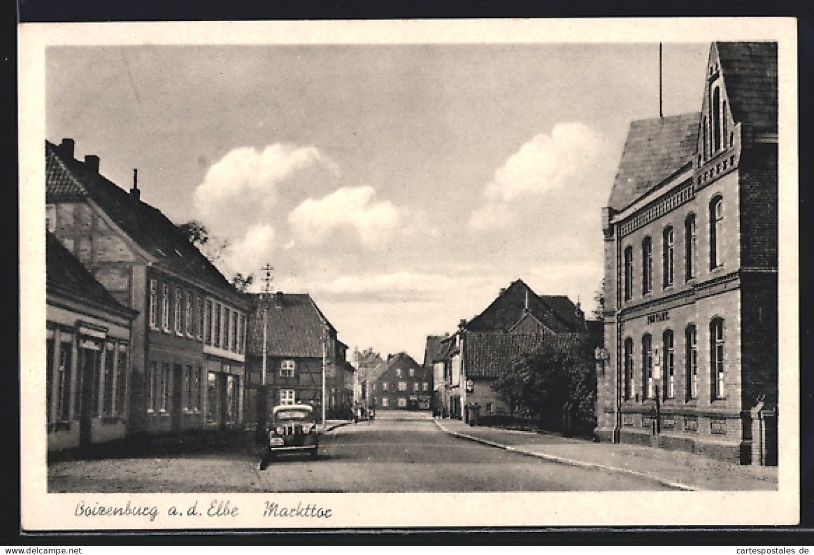 AK Boizenburg /Elbe, Markttor mit Postamt, Strassenpartie