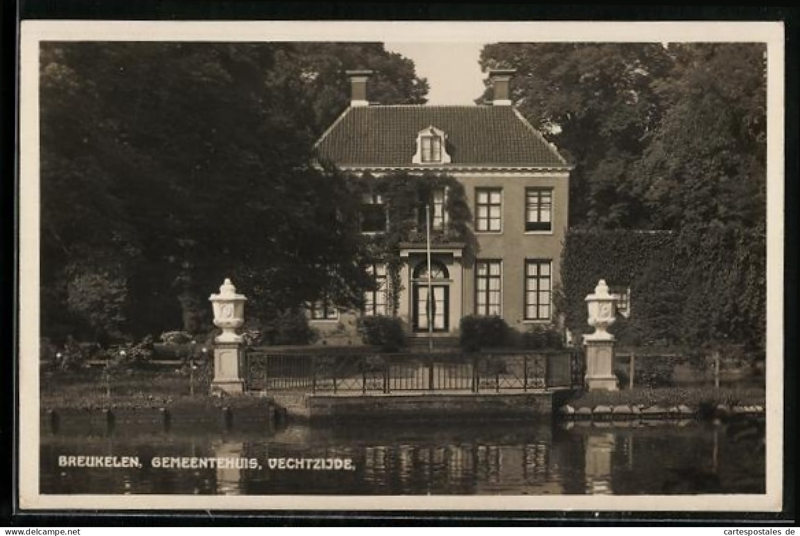 AK Breukelen, Gemeentehuis, Vechtzijde