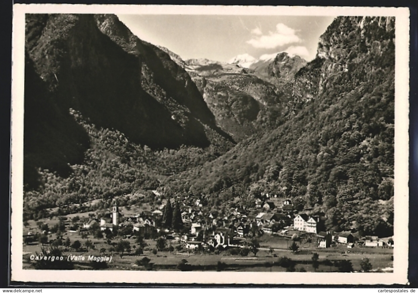 AK Cavergno /Valle Maggia, Panorama mit Bergen