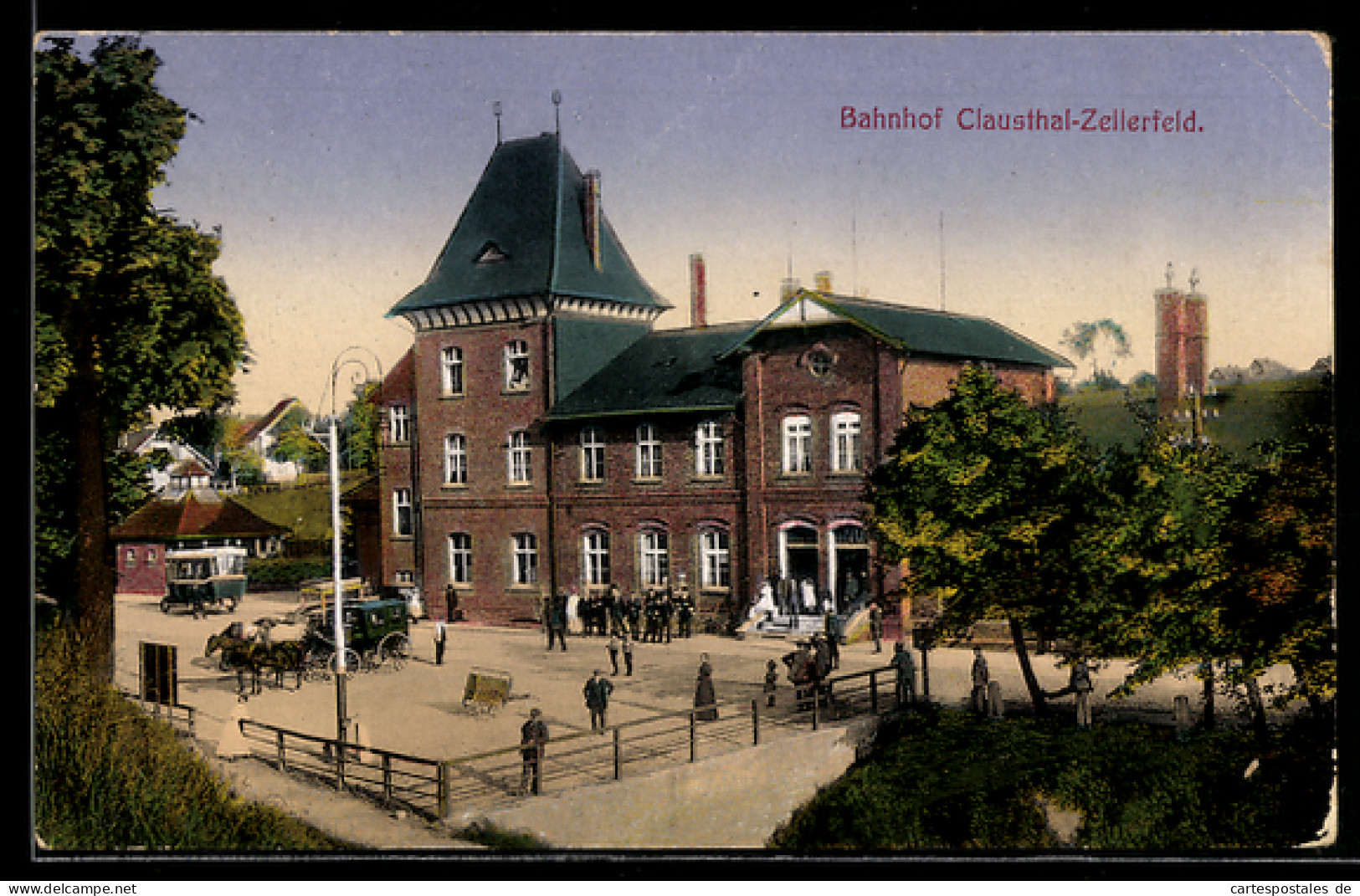 AK Clausthal-Zellerfeld, Bahnhof Clausthal-Zellerfeld mit Passanten