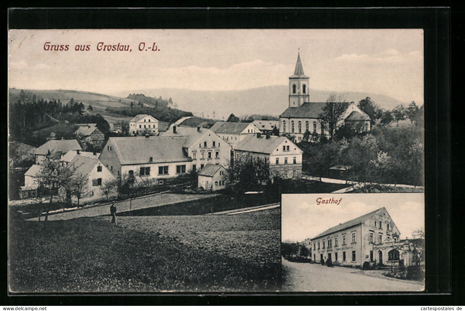 AK Crostau /O.-b., Gasthof mit Strasse, Ortsansicht mit Feldern