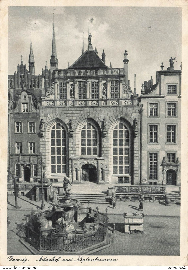 AK Danzig Artushof Neptunbrunnen Danzig 1942 gelaufen Postkarte