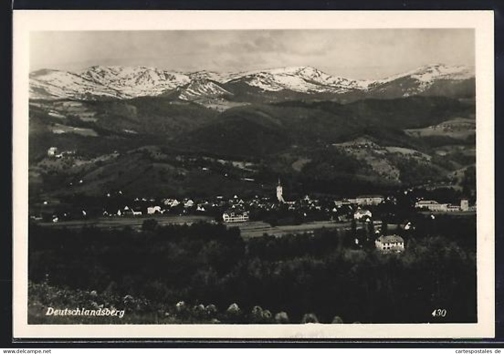 AK Deutschlandsberg, Ortsansicht mit Kirche und Bergpanorama