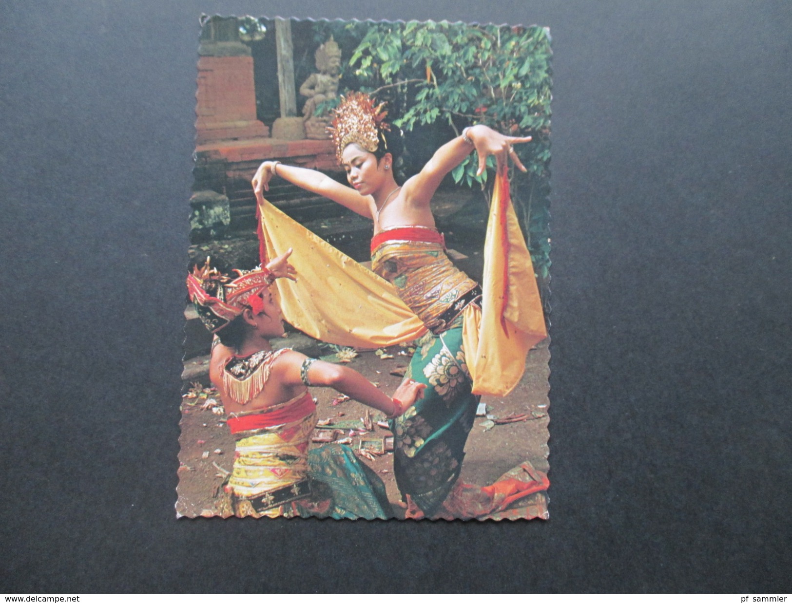 AK Echtfoto 1974 Indonesien. The graceful Legong Dance. Einheimische Frauen. Via Air Mail