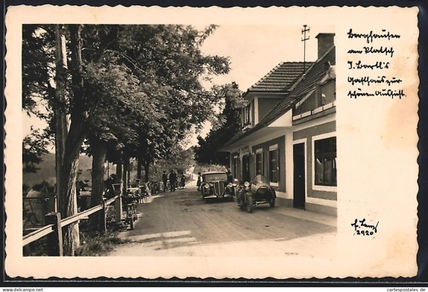 AK Ehrenhausen an der Weinstrasse, Berghausen am Platsch, Gasthaus zur schönen Aussicht mit Autos