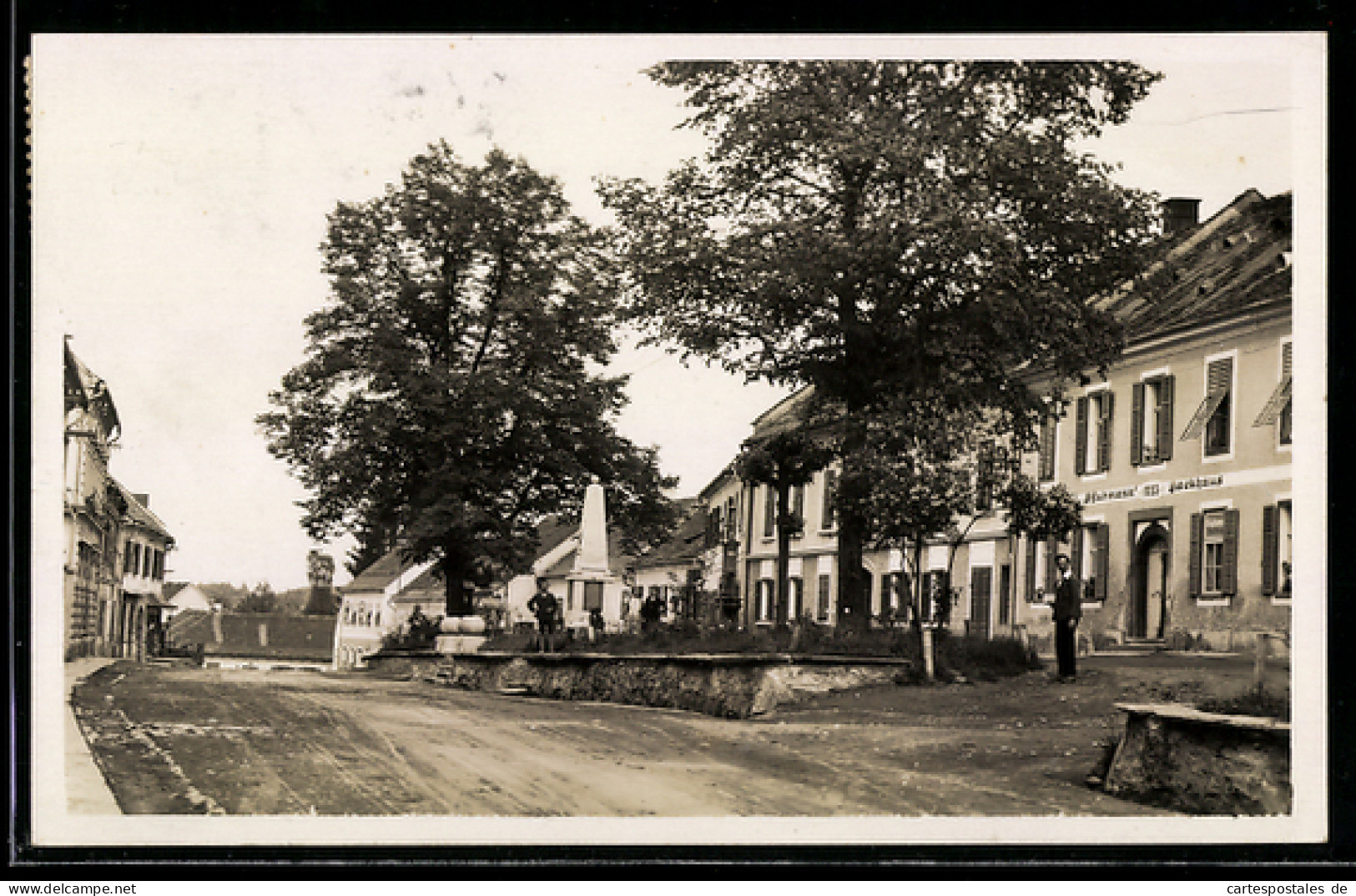 AK Eibiswald /Steiermark, Hubmann Backhaus, Kinder am Denkmal
