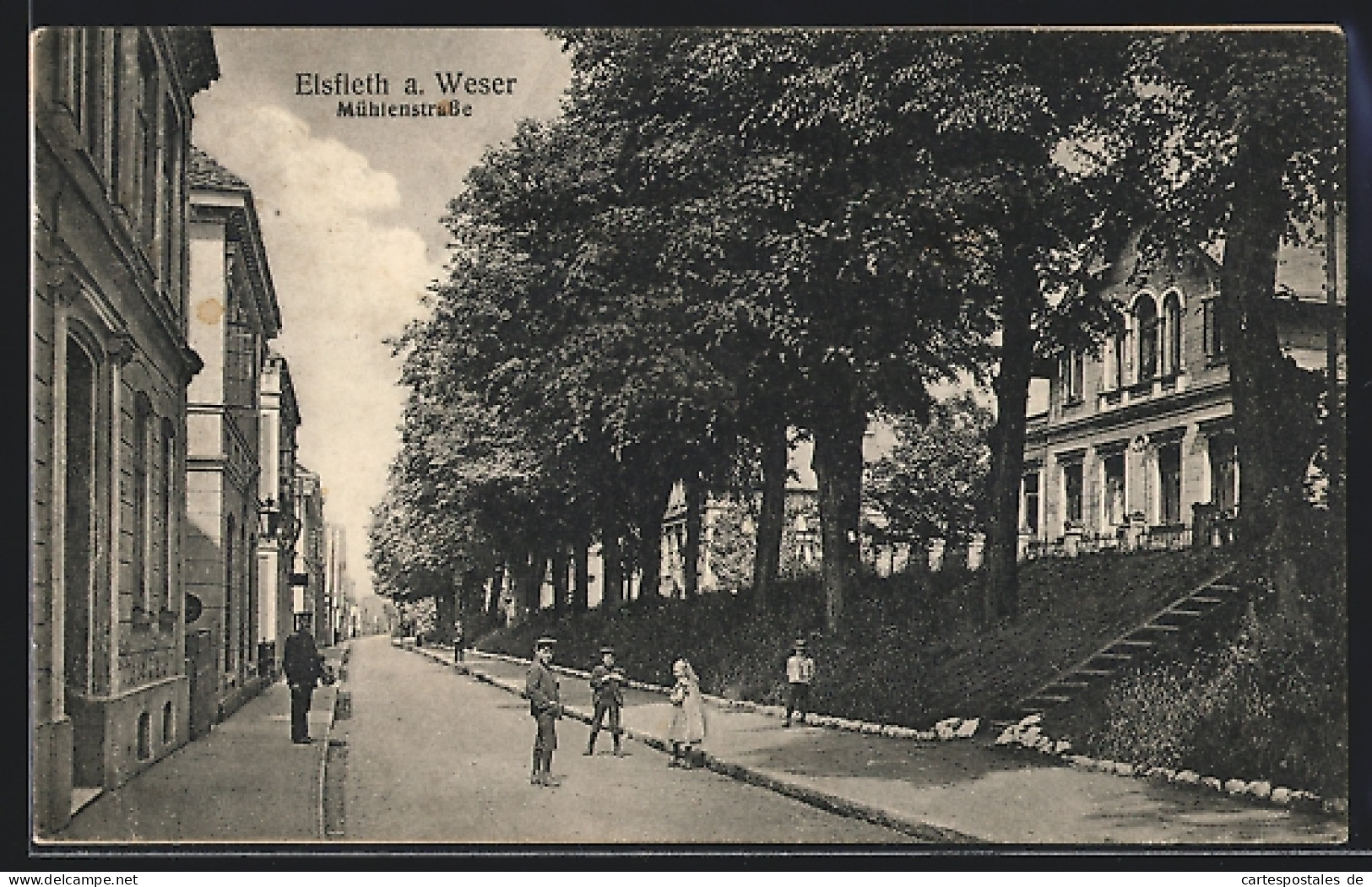 AK Elsfleth a. Weser, Mühlenstrasse mit Wall, Briefträger und Kindergruppe