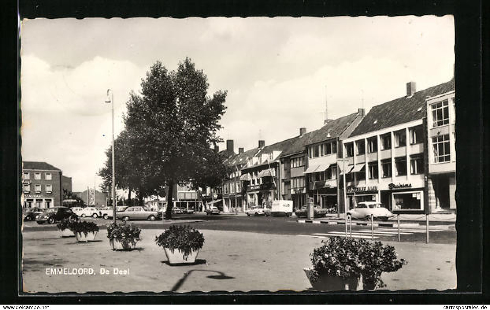 AK Emmeloord, De Deel, Strassenpartie mit Geschäften