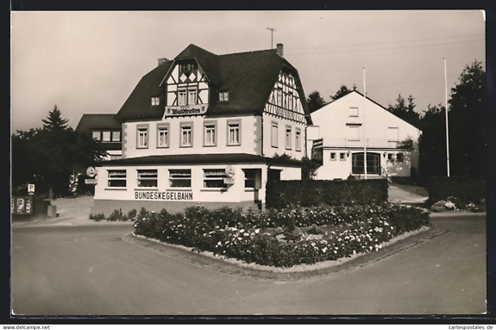 AK Emmelshausen, Hotel Waldfrieden mit Bundeskegelbahn