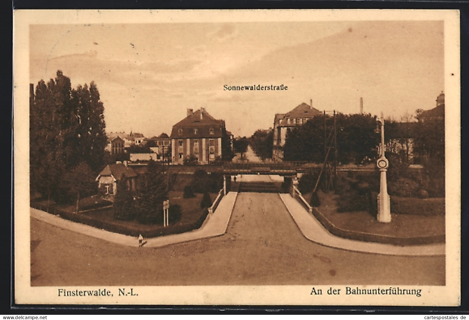AK Finsterwalde /N.-L., An der Bahnunterführung in der Sonnewalderstrasse