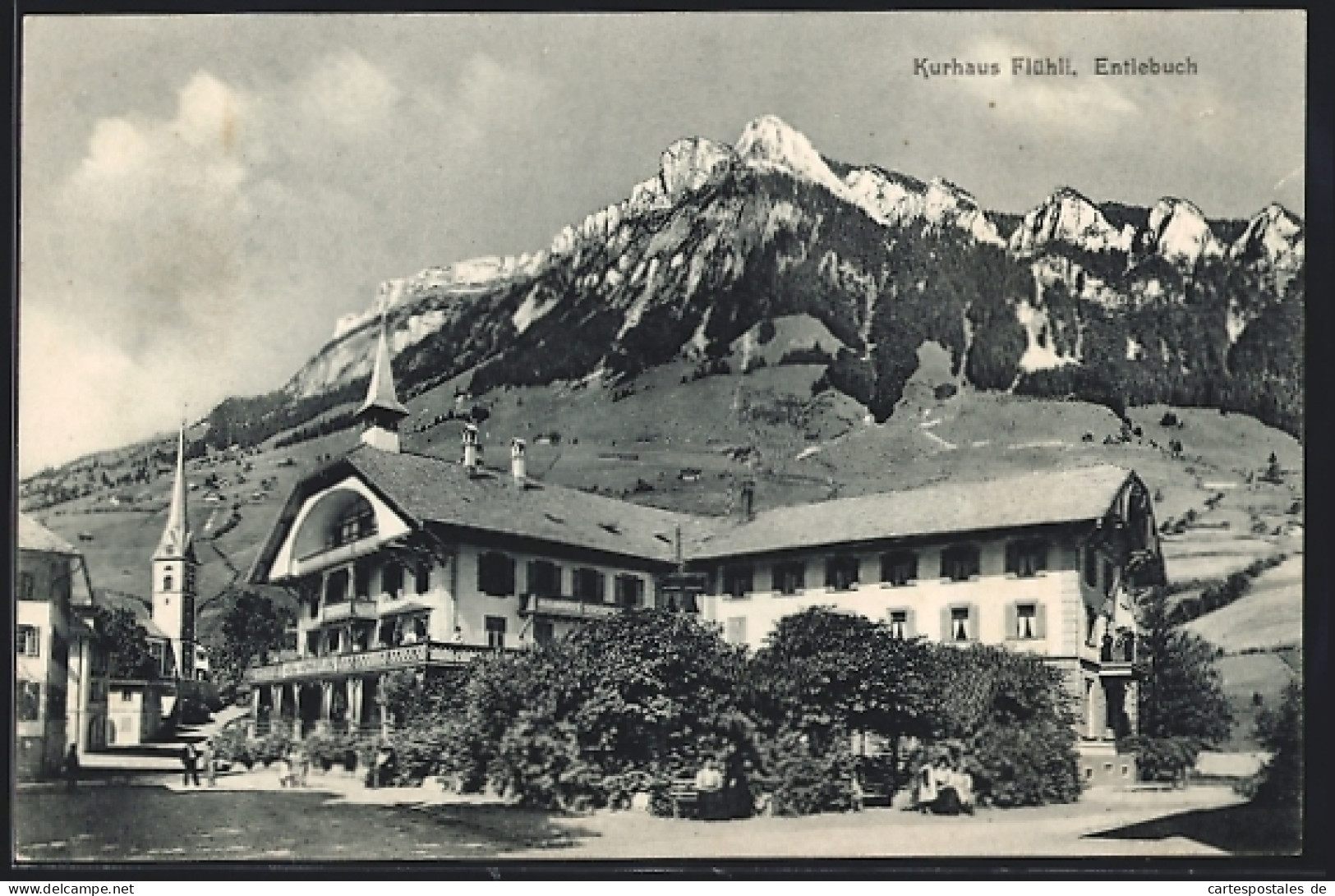 AK Flühli /Entlebuch, Kurhaus Flühli mit Kirche