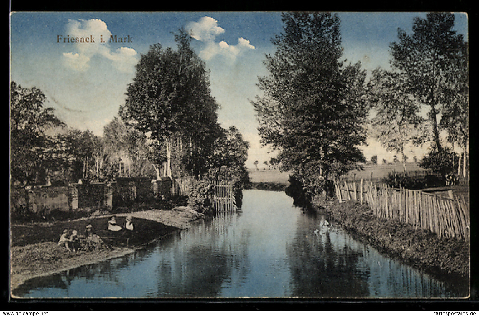 AK Friesack i. Mark, Flusslandschaft mit Ufer und Bäumen
