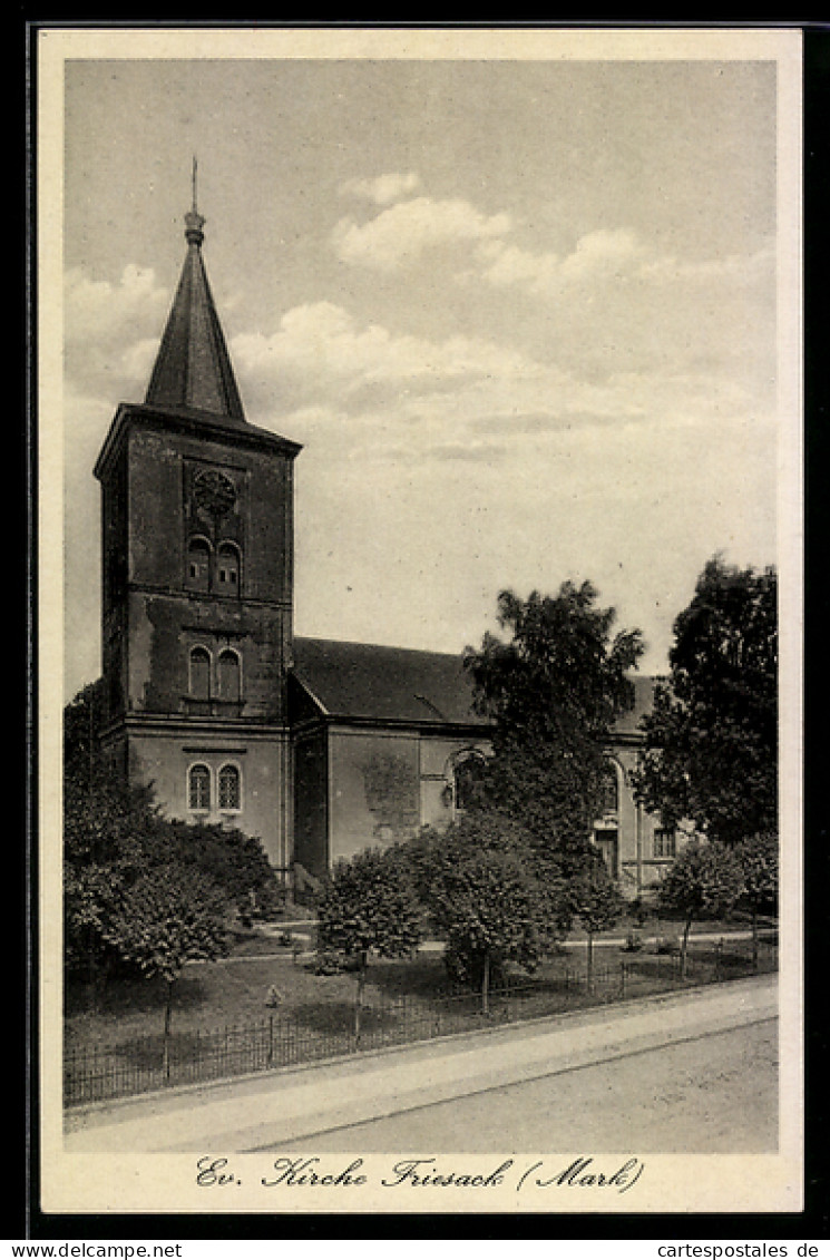 AK Friesack /Mark, Evangelische Kirche mit Grünanlage