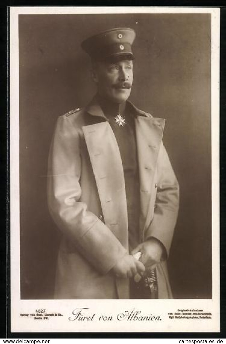 AK Fürst von Albanien in Uniform mit Orden und Schirmmütze