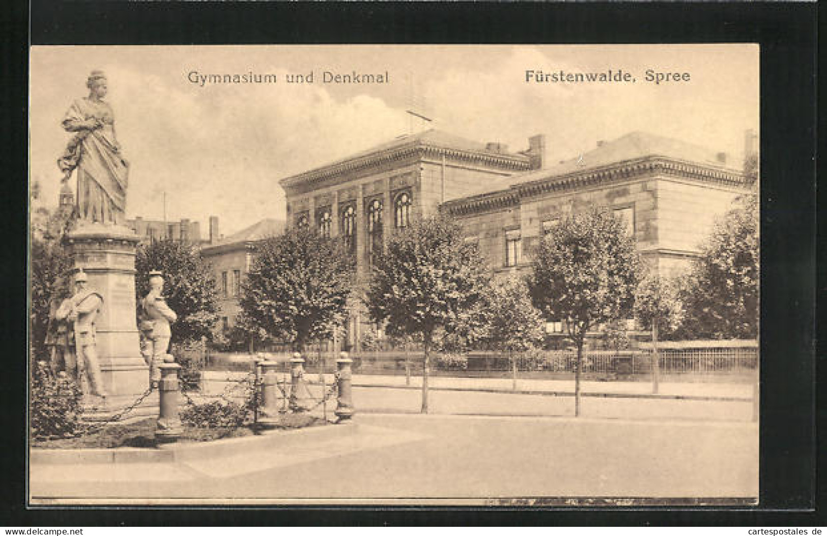 AK Fürstenwalde /Spree, Gymnasium und Denkmal