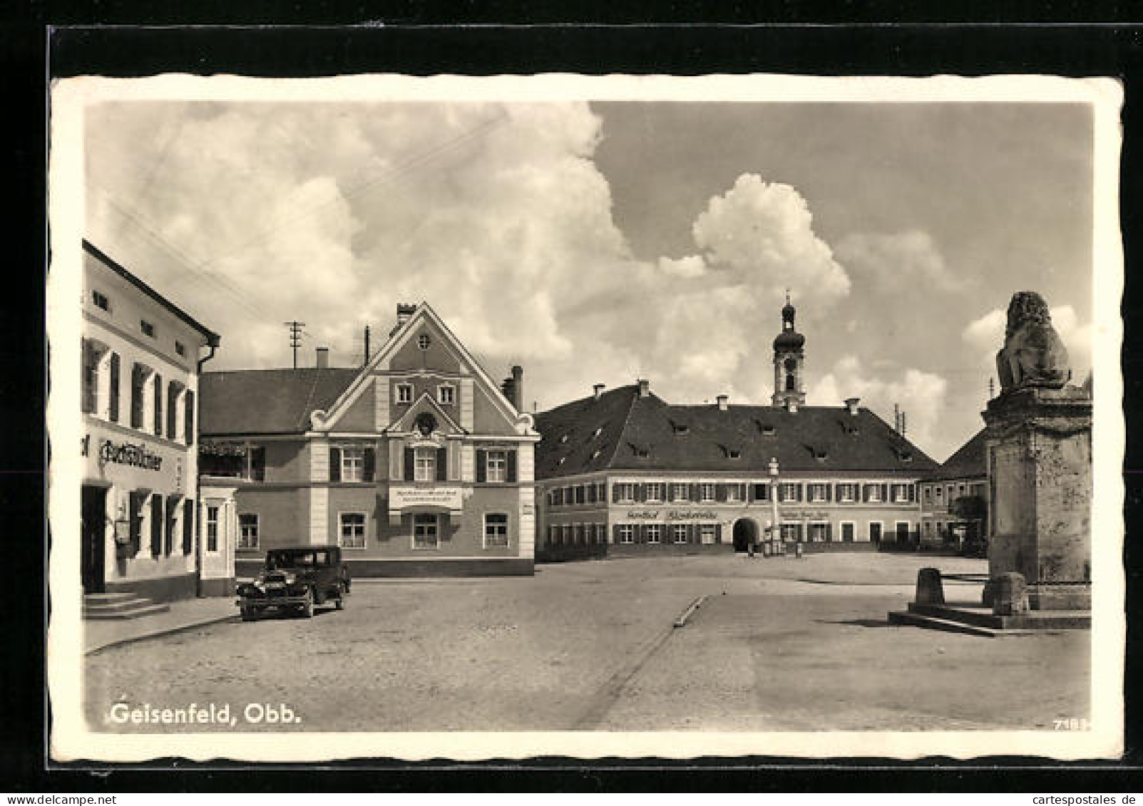 AK Geisenfeld /Obb., Ortspartie mit Gasthof Klosterbräu und Denkmal