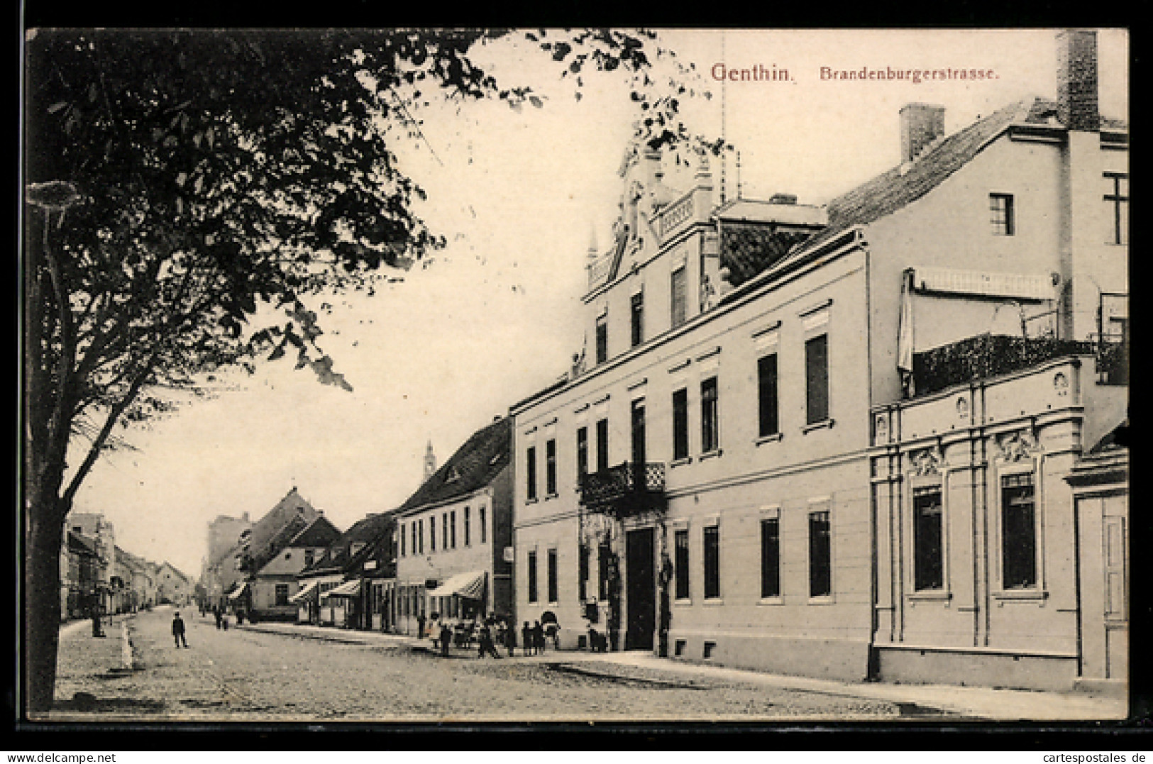 AK Genthin, Brandenburgerstrasse mit Anwohnern