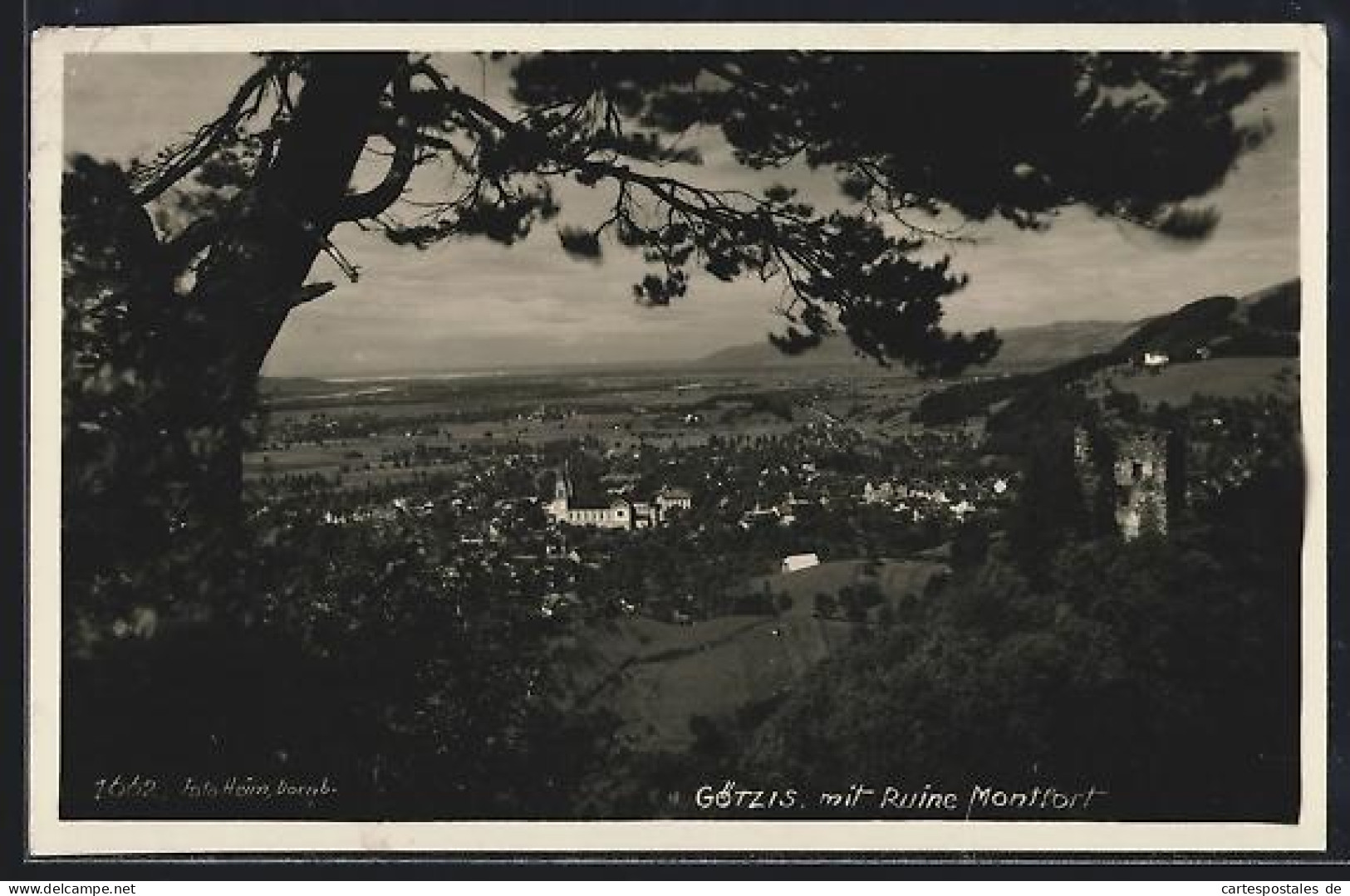 AK Götzis, Ortsansicht mit Ruine Montfort
