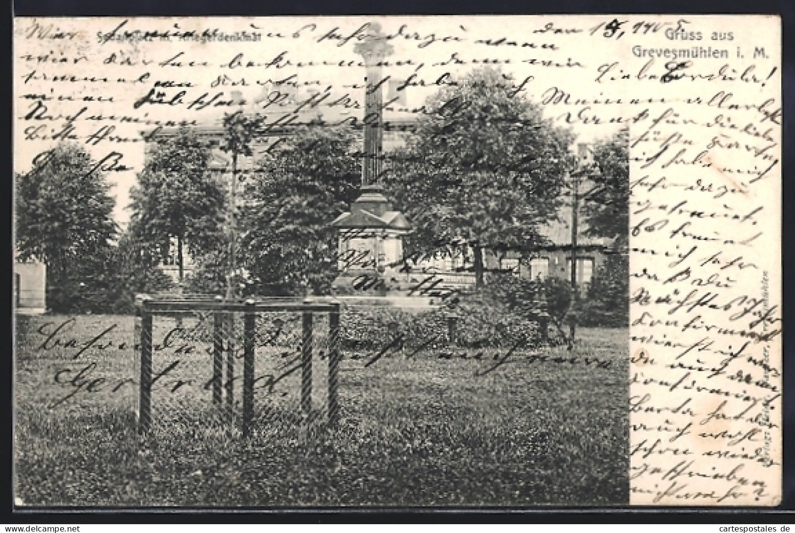 AK Grevesmühlen i. M., Sedanplatz mit Kriegerdenkmal