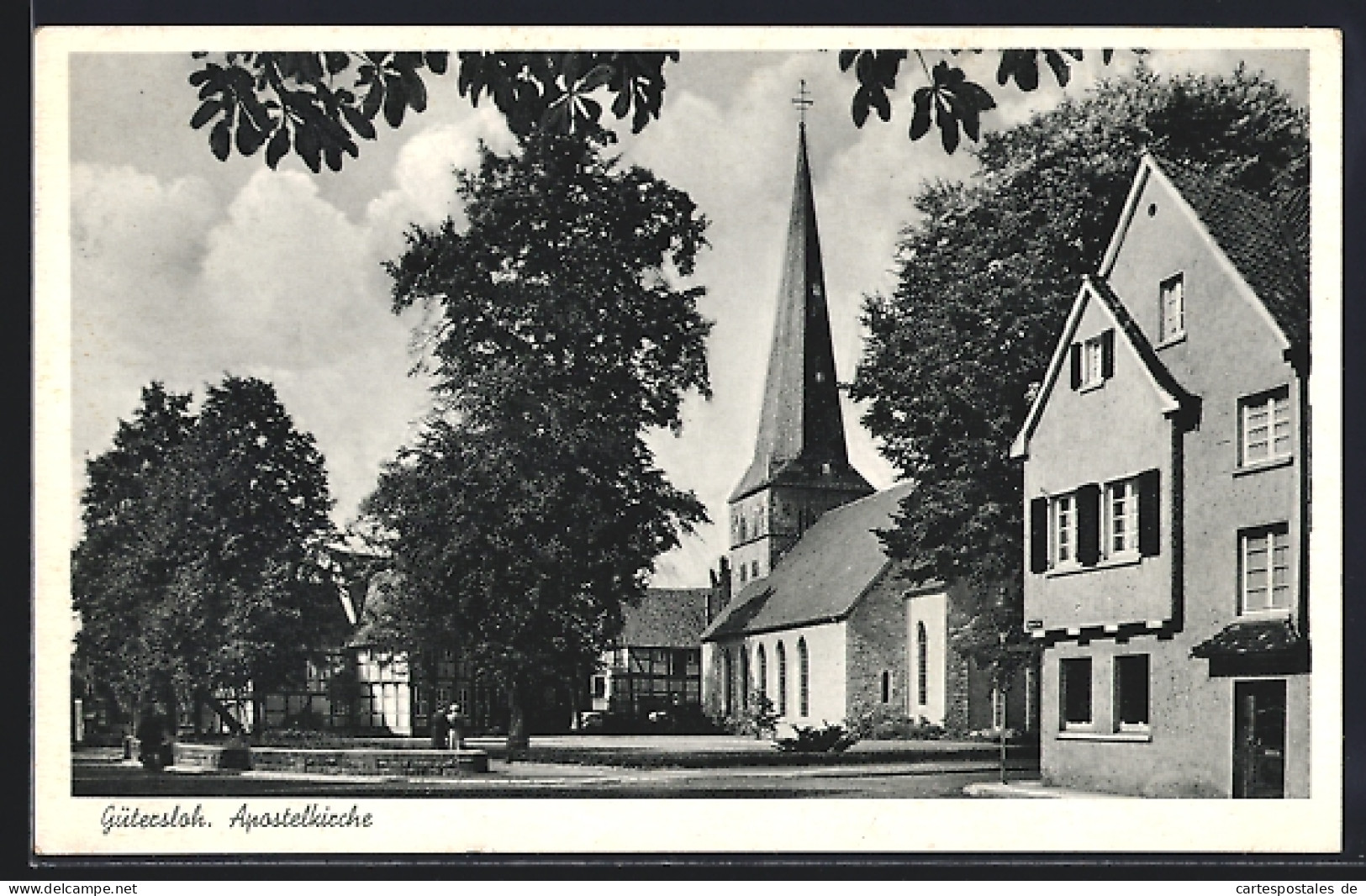 AK Gütersloh, Apostelkirche mit Strassenpartie