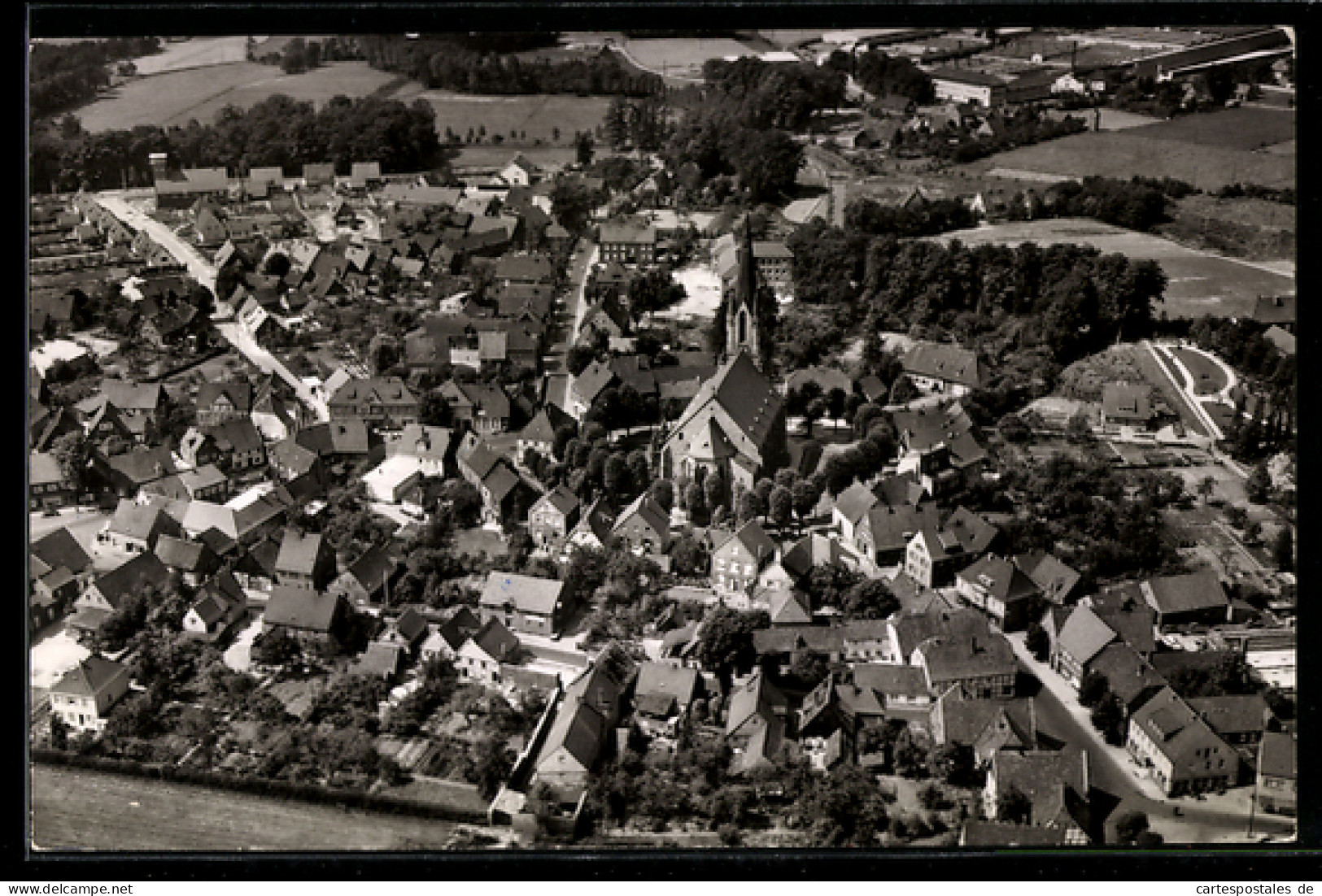 AK Harsewinkel i. W., Luftaufnahme des Ortskerns mit Kirche