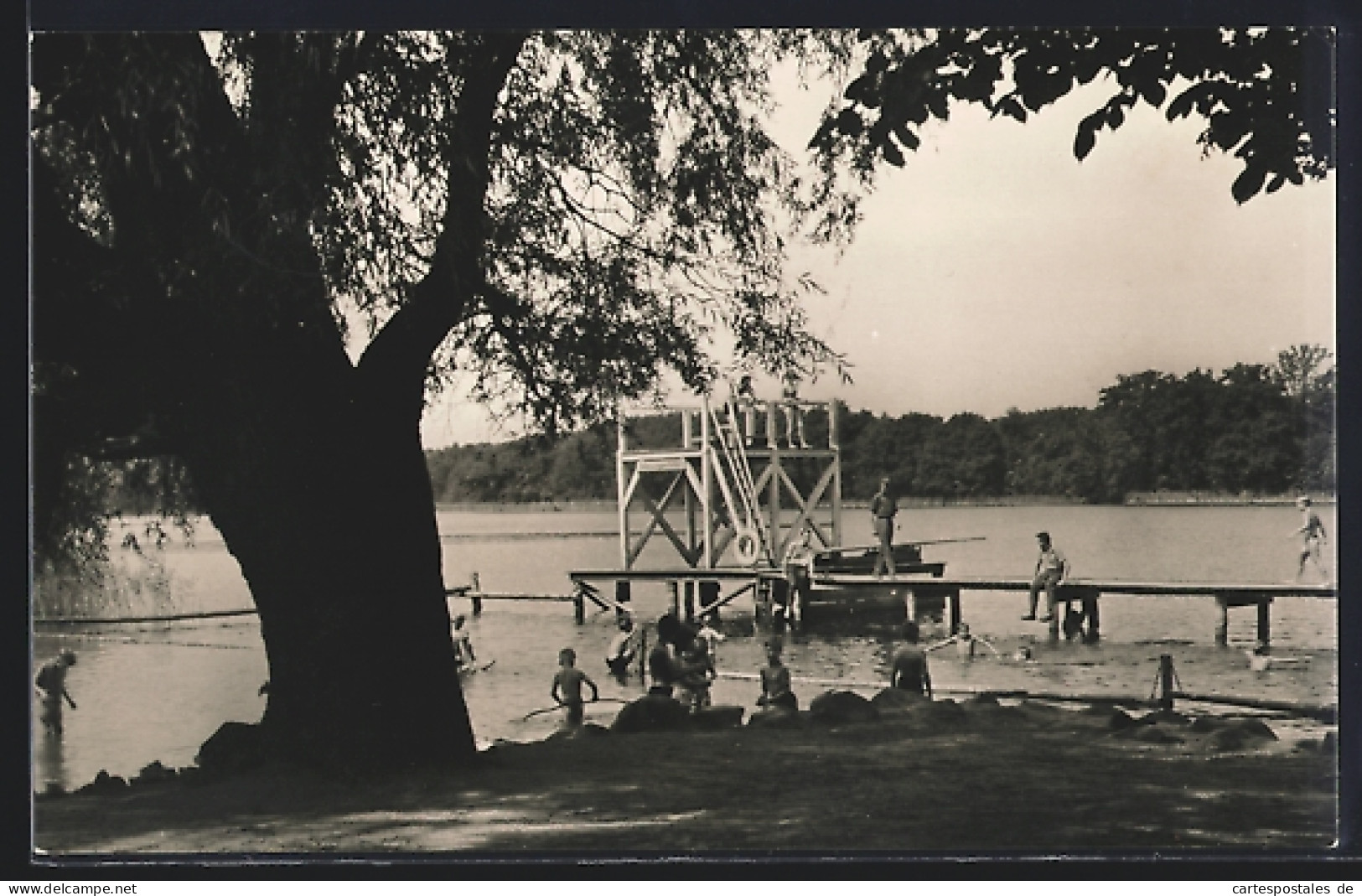 AK Heinersdorf /Kreis Fürstenwalde, Badestelle mit Badegästen
