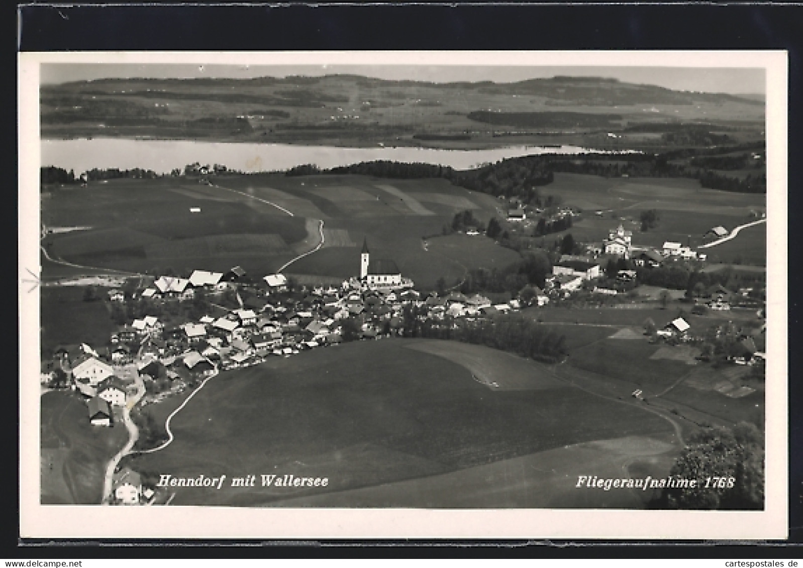 AK Henndorf am Wallersee, Fliegeraufnahme mit Kirche