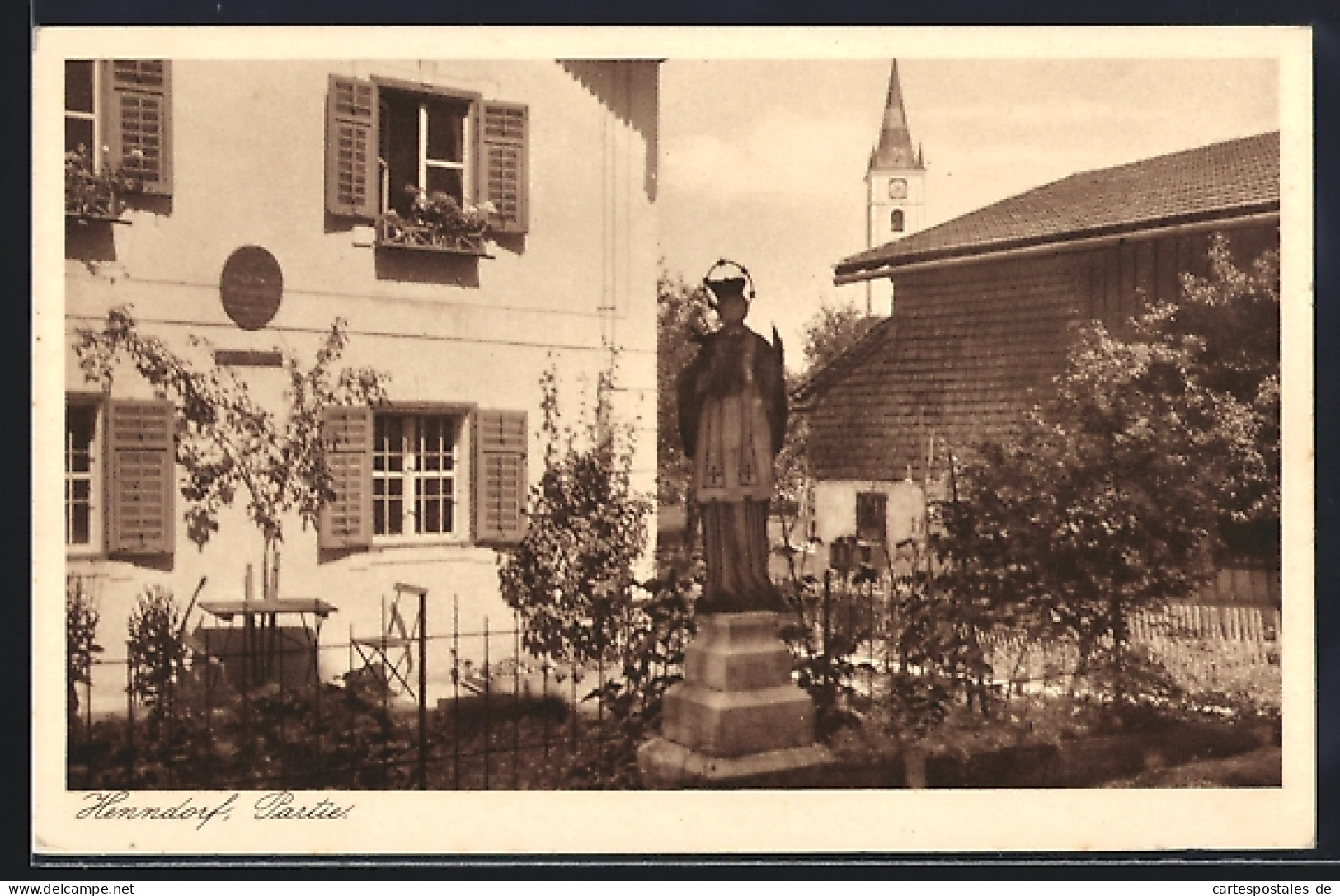 AK Henndorf am Wallersee, Partie am Denkmal