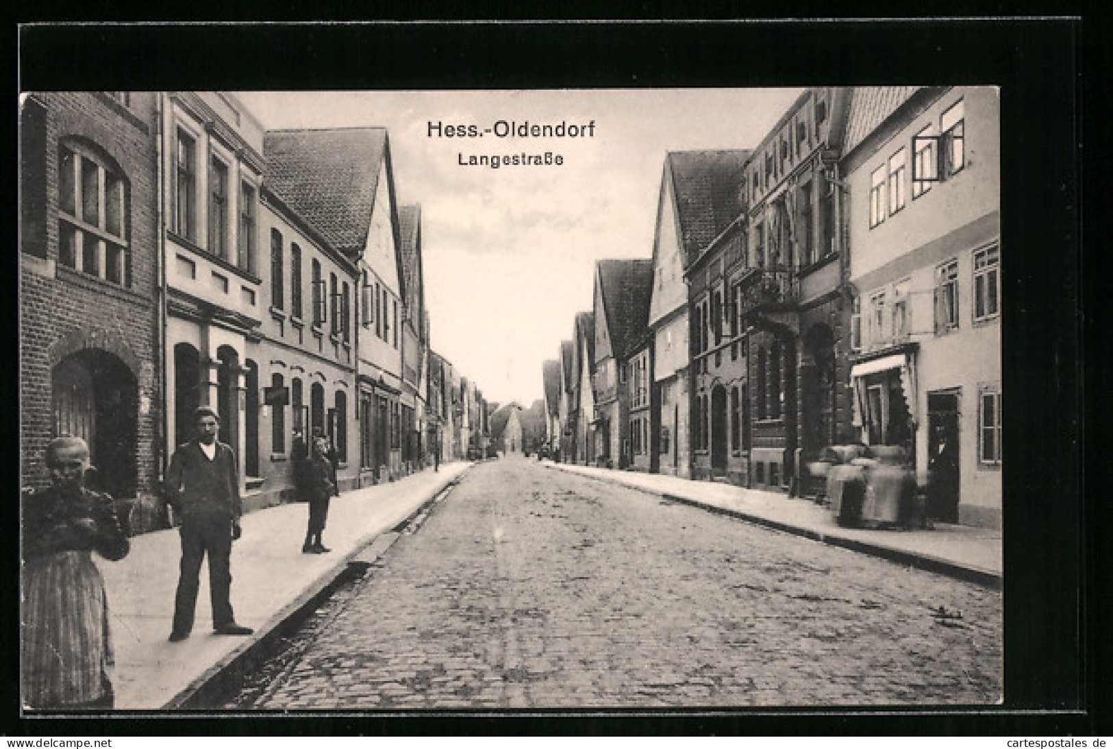 AK Hessisch-Oldendorf, Partie in der Langestrasse mit Einwohnern