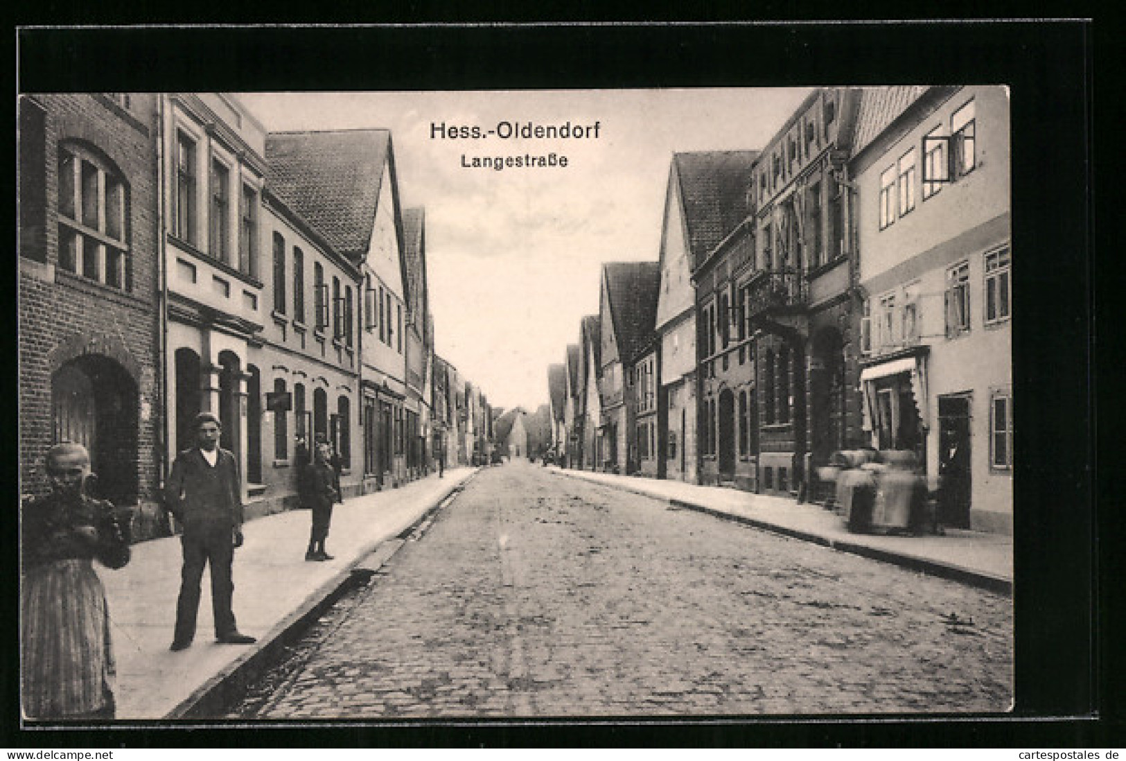 AK Hessisch-Oldendorf, Partie in der Langestrasse mit Passanten