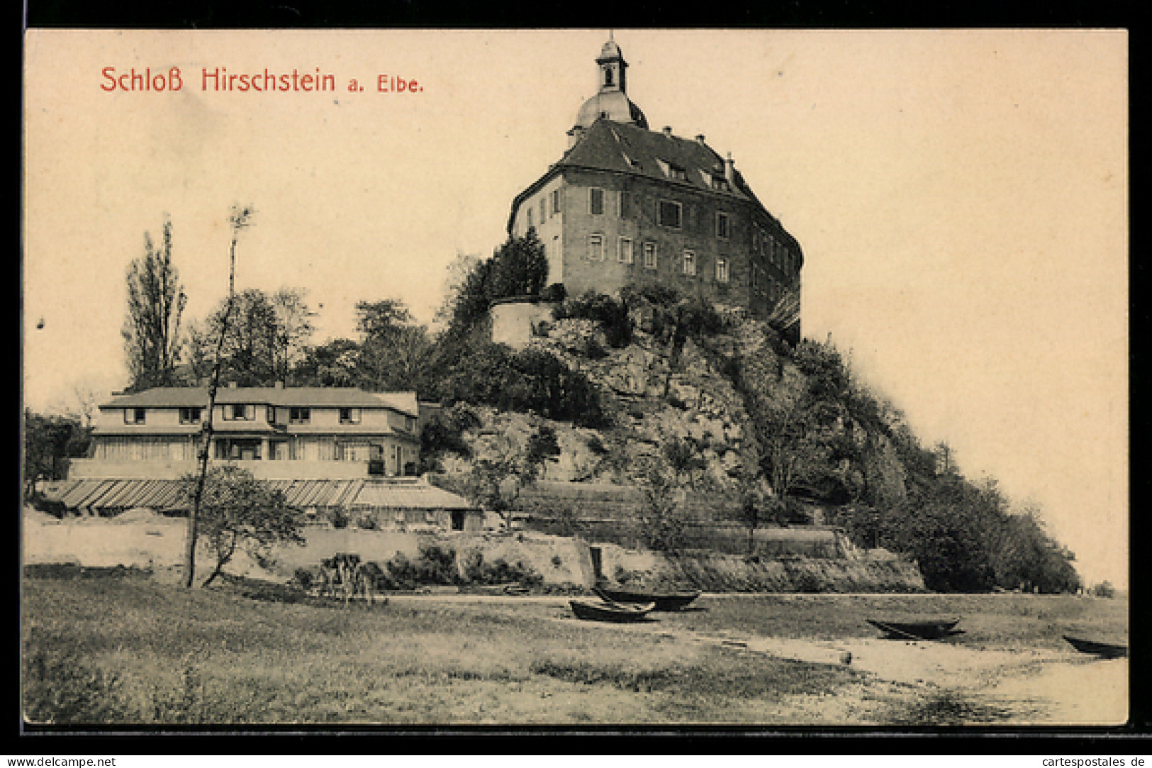 AK Hirschstein a. Elbe, Schloss in der Aussenansicht mit Ruderbooten