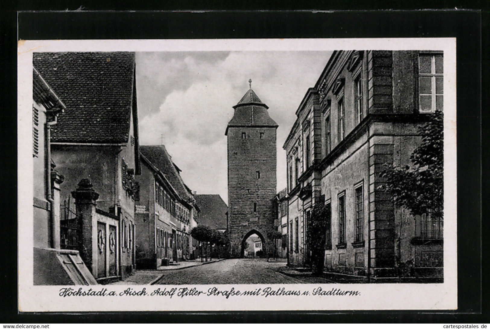 AK Höchstadt a. Aisch, Strasse mit Rathaus u. Stadtturm