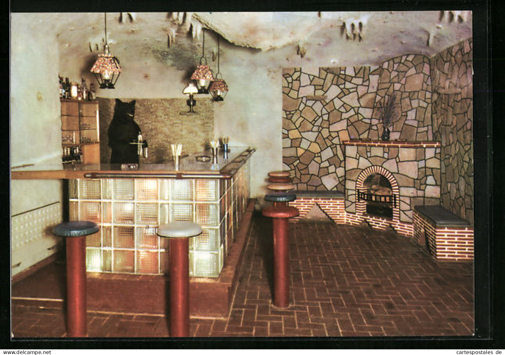 AK Jeggeleben /Kr. Kalbe /Milde, Ausflugsgaststätte Feine Sache - Gekachelte Bar mit Bär