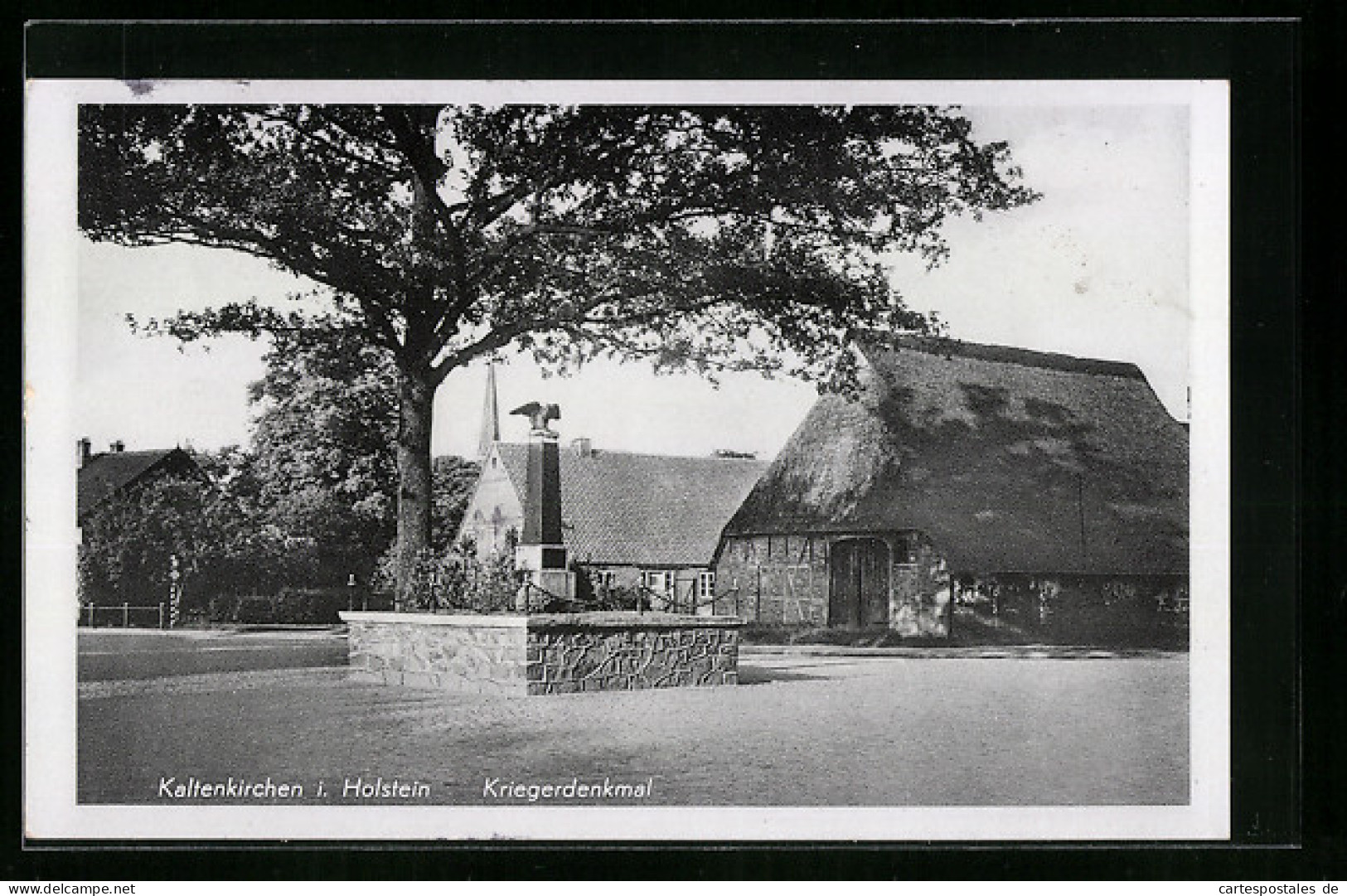 AK Kaltenkirchen /Holstein, Kriegerdenkmal, Dorfplatz