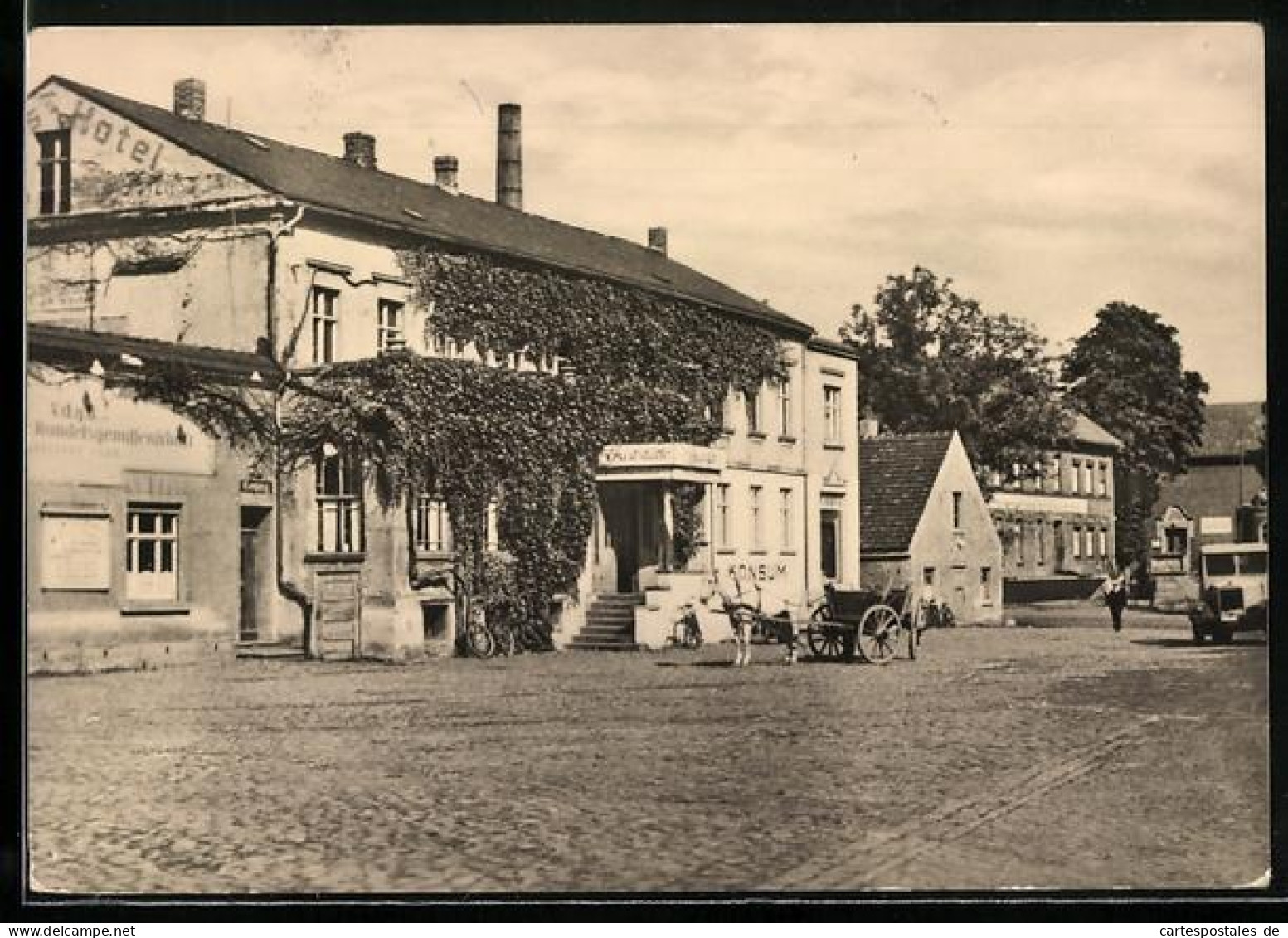 AK Karstädt /Perleberg, Konsum-Gaststätte mit Pferdewagen