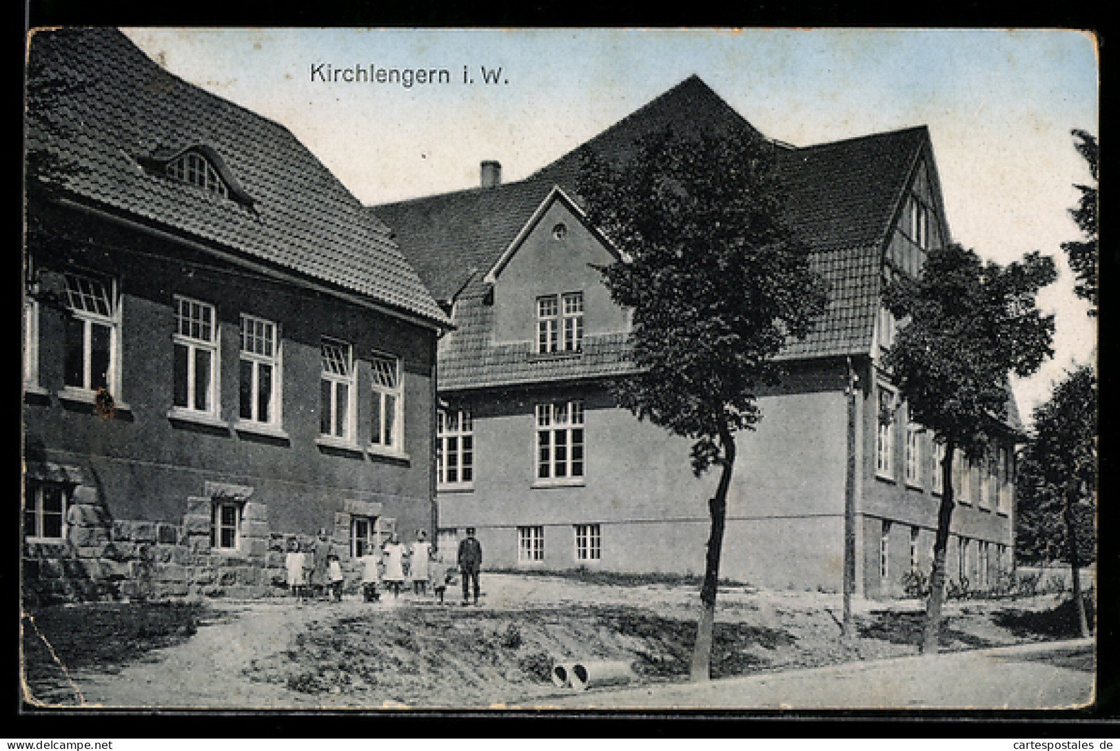 AK Kirchlengern i. W., Gebäude mit Kindern