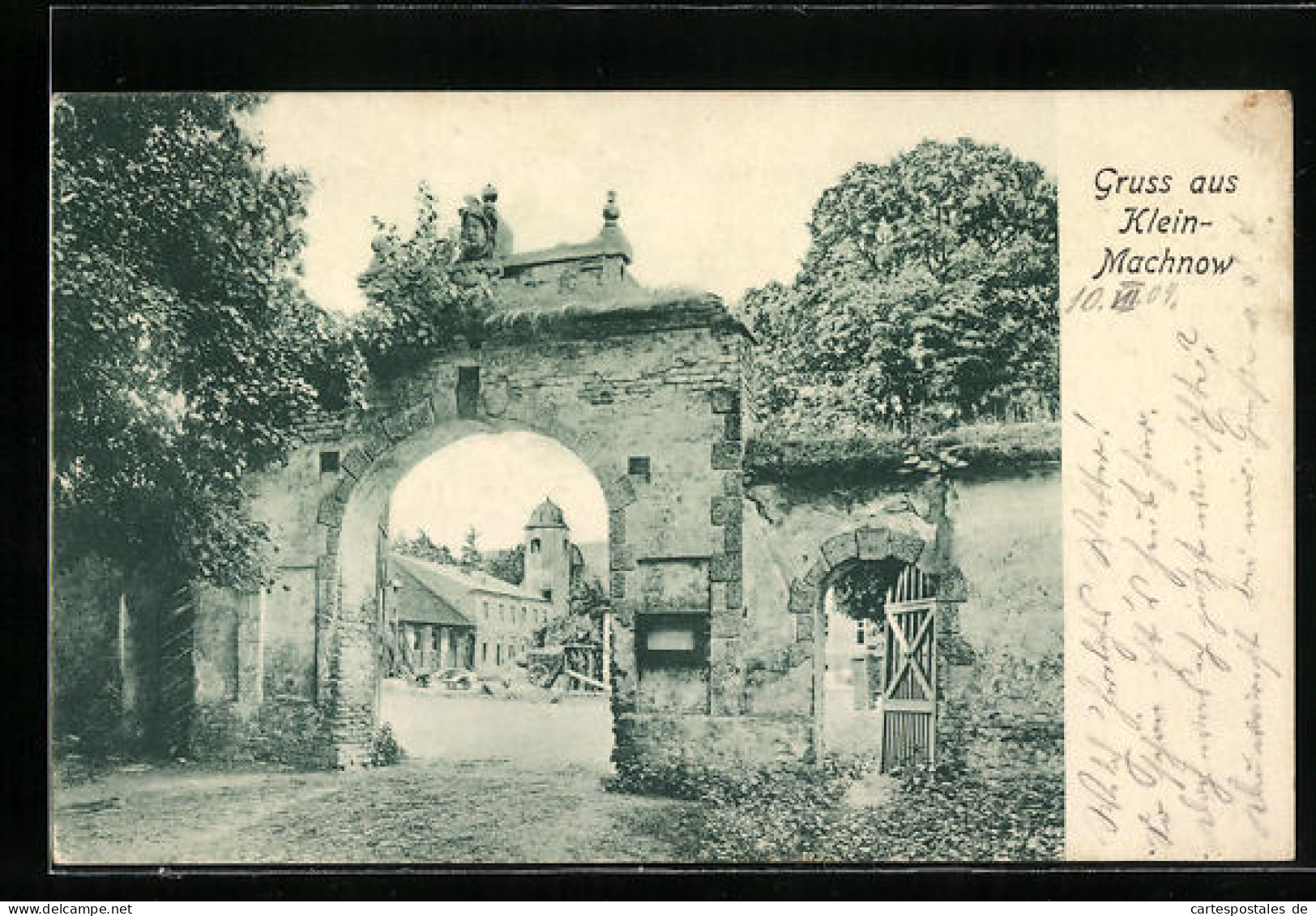 AK Klein-Machnow, Torbogen mit Blick zum Marktplatz