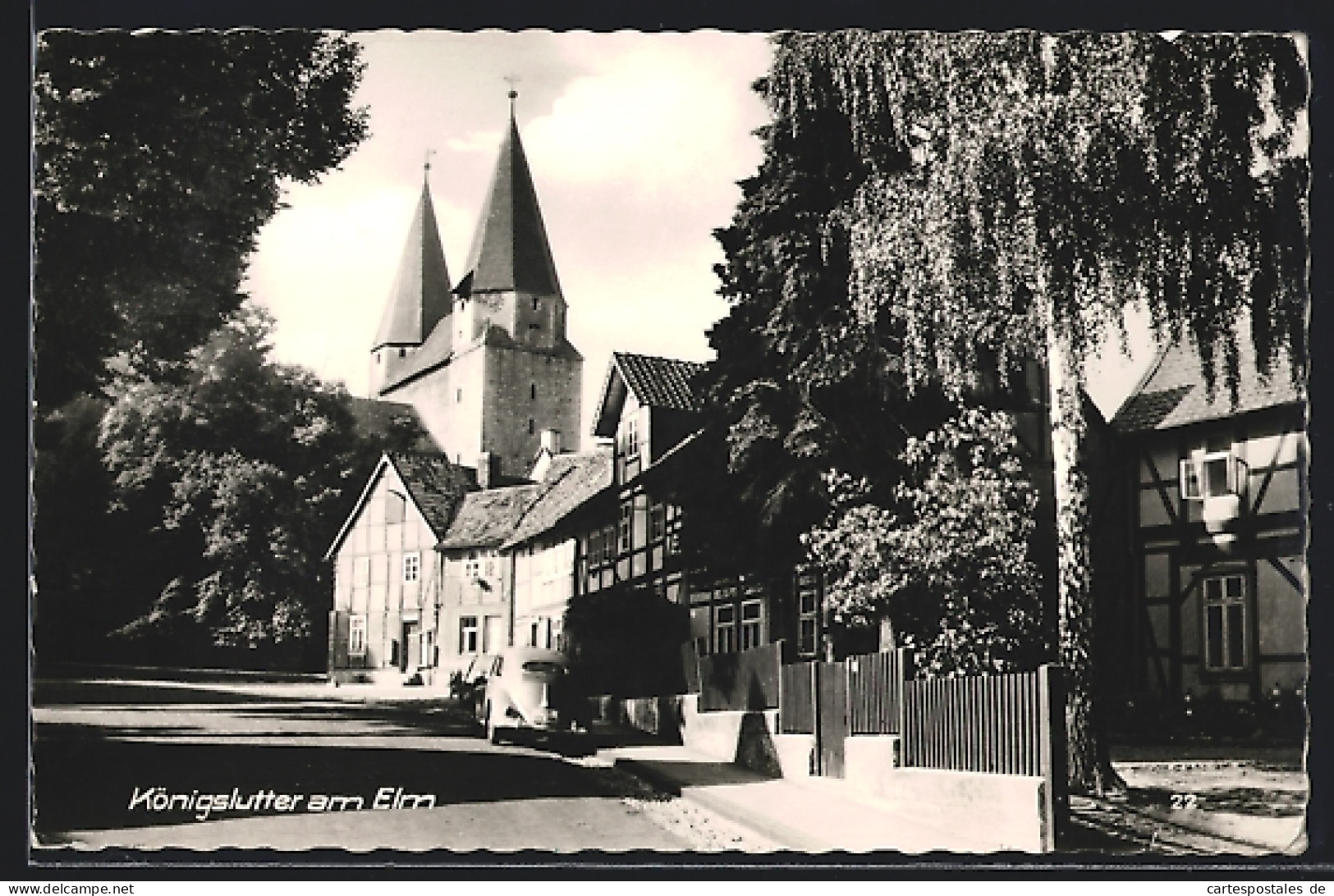 AK Königslutter am Elm, Strassenpartie mit Blick zur Kirche