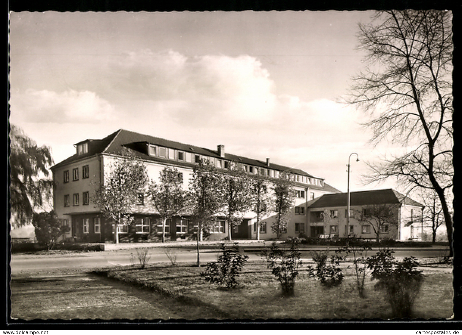 AK Kornwestheim, Bundesbahnschule mit Strassenpartie