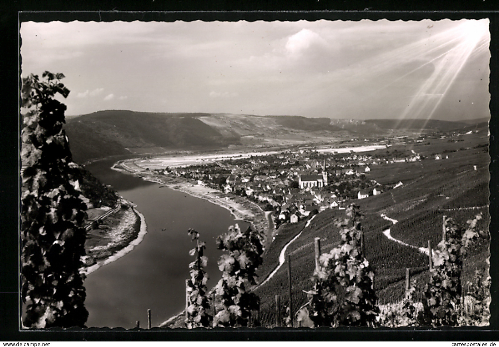 AK Kröv, Blick auf die Stadt im Tal