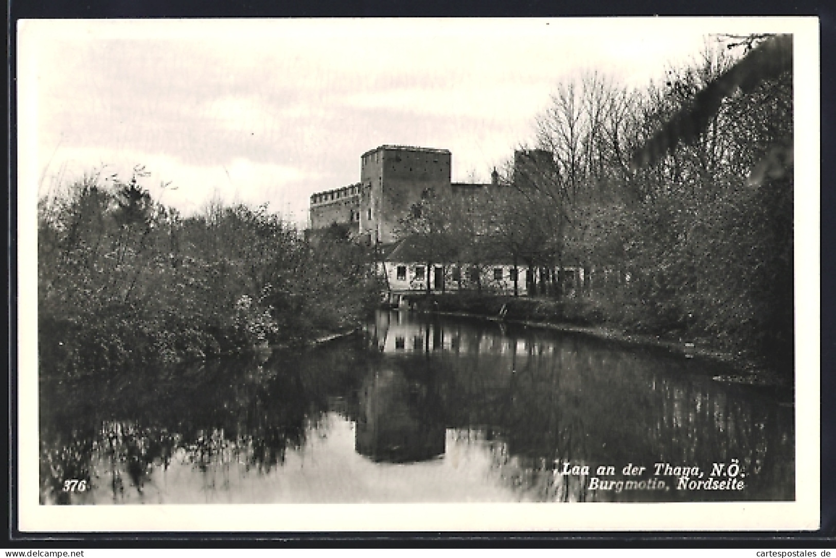 AK Laa an der Thaya, Nordseite Burgmotiv