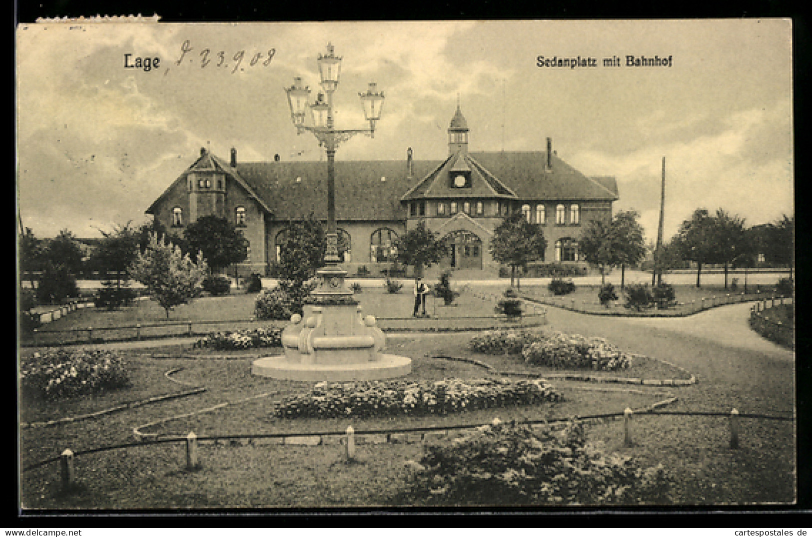 AK Lage, Sedanplatz mit Bahnhof