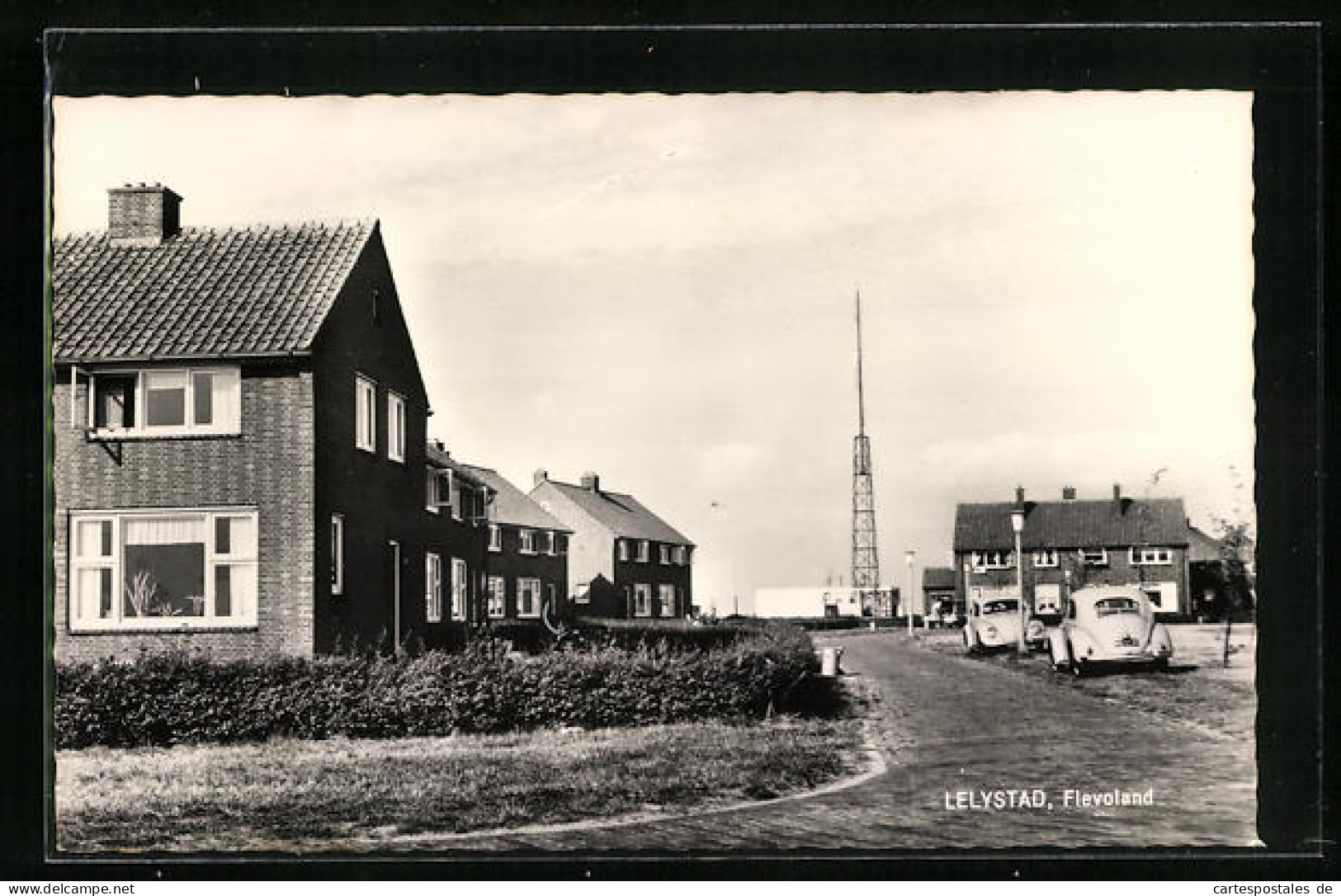 AK Lelystad /Flevoland, Strassenpartie mit Wohnhäusern