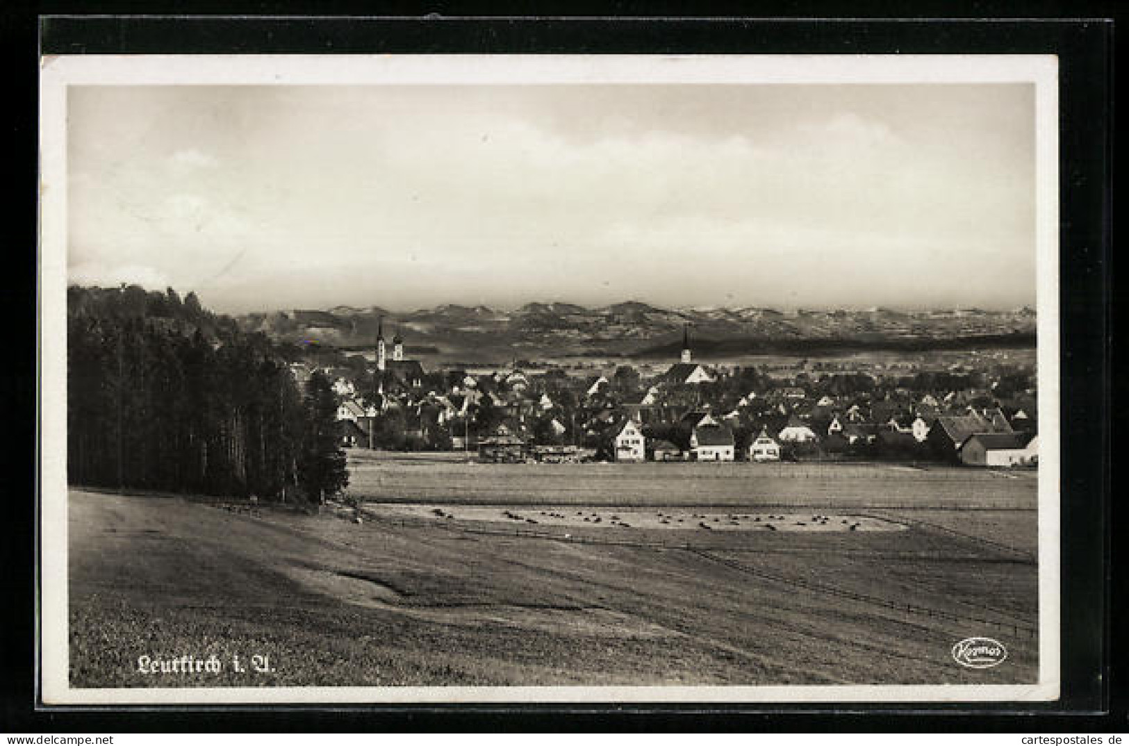 AK Leutkirch i. A., Ortsansicht mit Bergpanorama