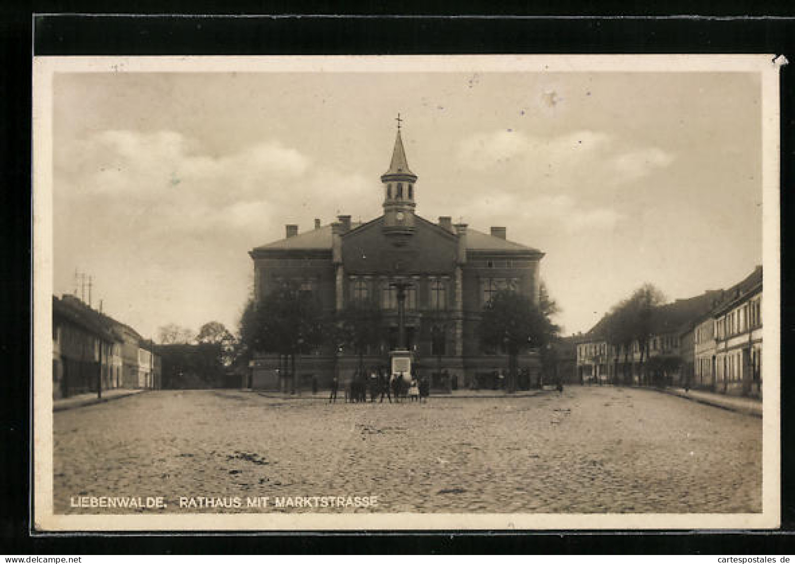 AK Liebenwalde, Rathaus mit Marktstrasse