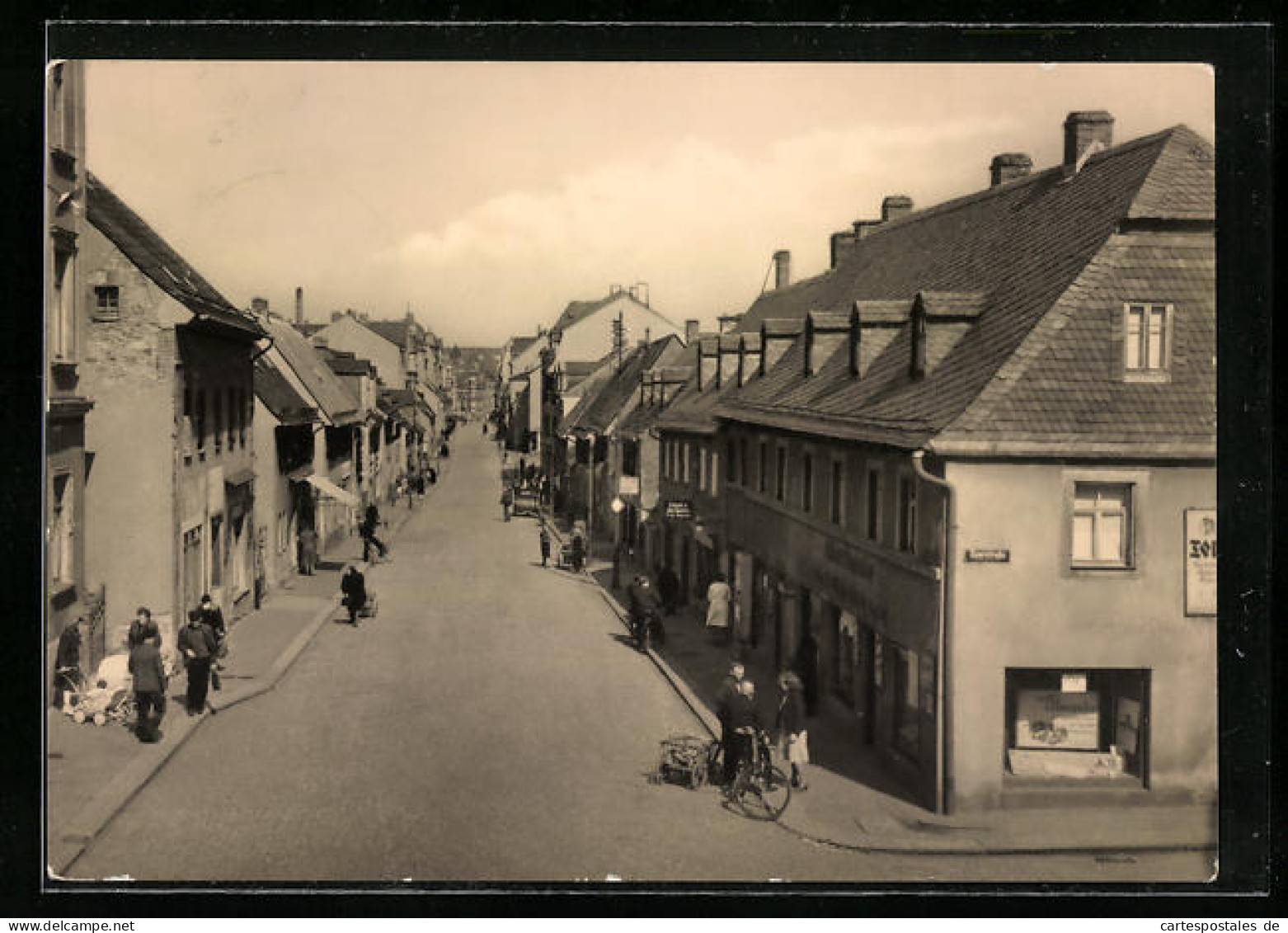 AK Limbach-Oberfrohna, Passanten in der Helenenstrasse
