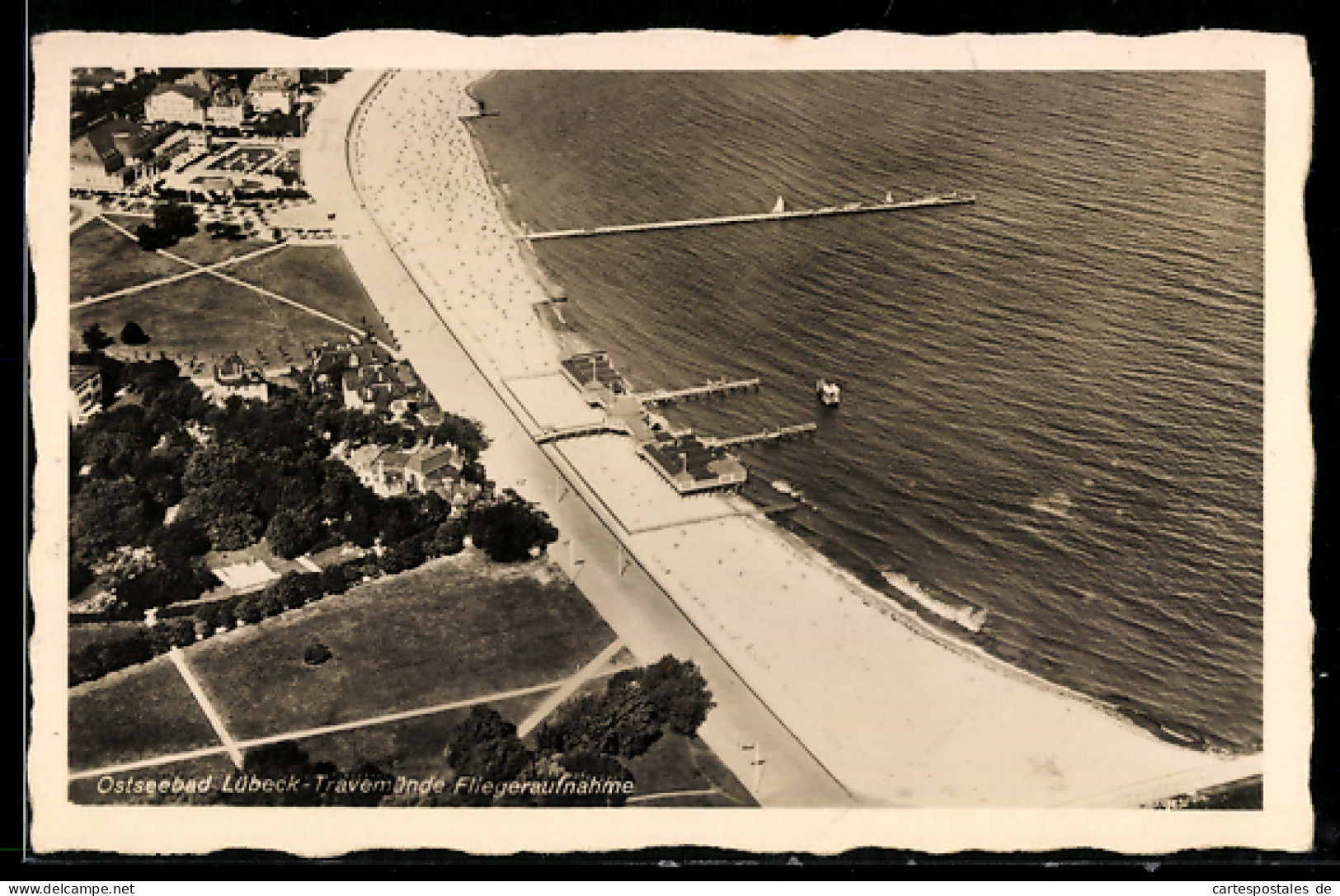 AK Lübeck-Travemünde, Ortspanorama aus dem Flieger gesehen