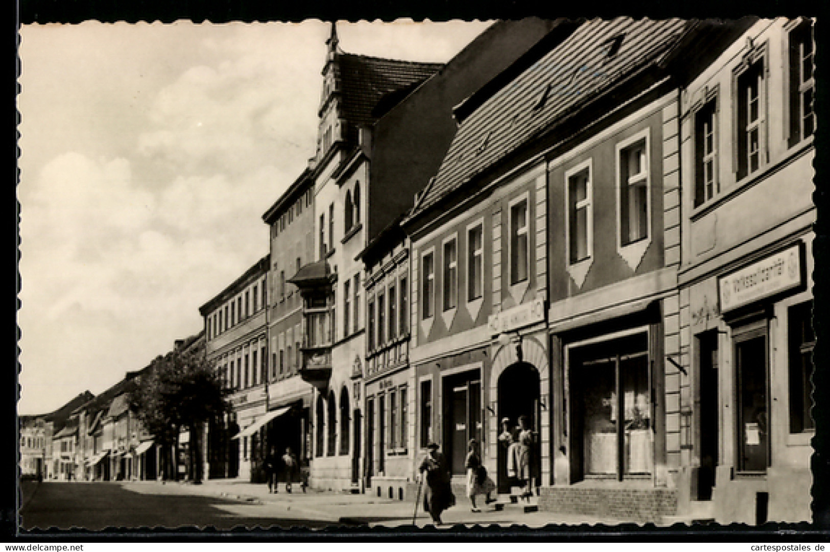 AK Luckau /N.-L., Hauptstrasse mit Geschäften