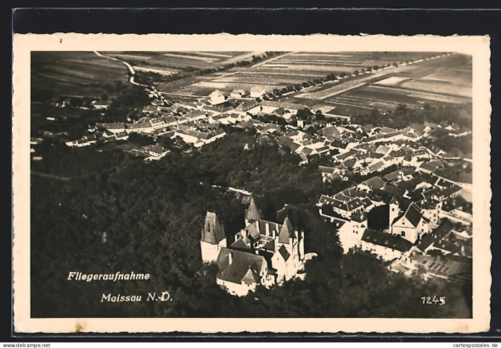 AK Maissau /N.-Ö., Gesamtansicht mit dem Schloss, Fliegeraufnahme