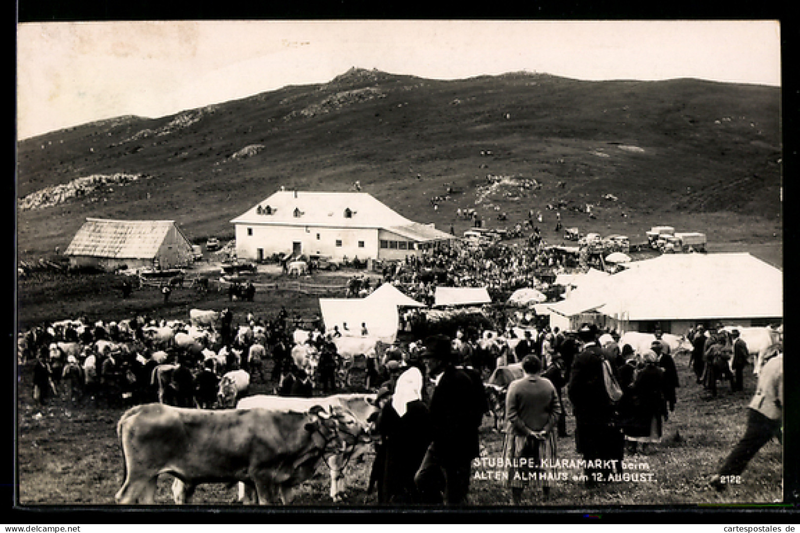 AK Maria Lankowitz, Klaramarkt beim Alten Almhaus am 12. August, Festplatz mit Besuchern, Kühe